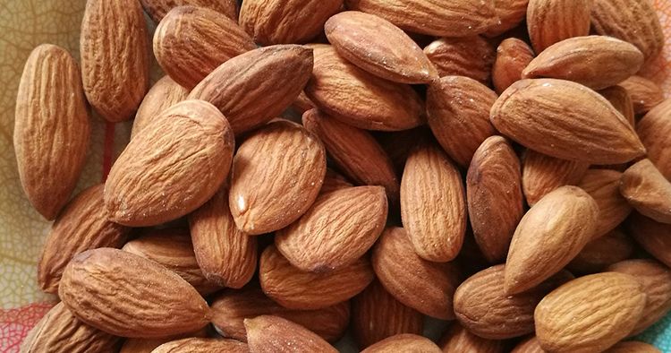 बादाम खाने का सही तरीका | The right way to eat almonds