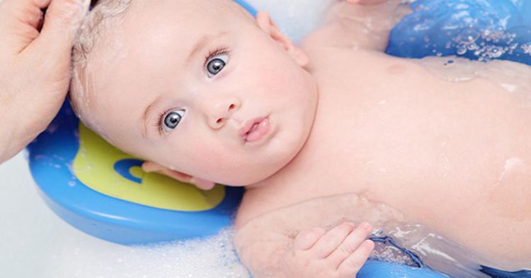 नवजात शिशु की त्वचा का देखभाल व घरेलु इलाज के उपाय